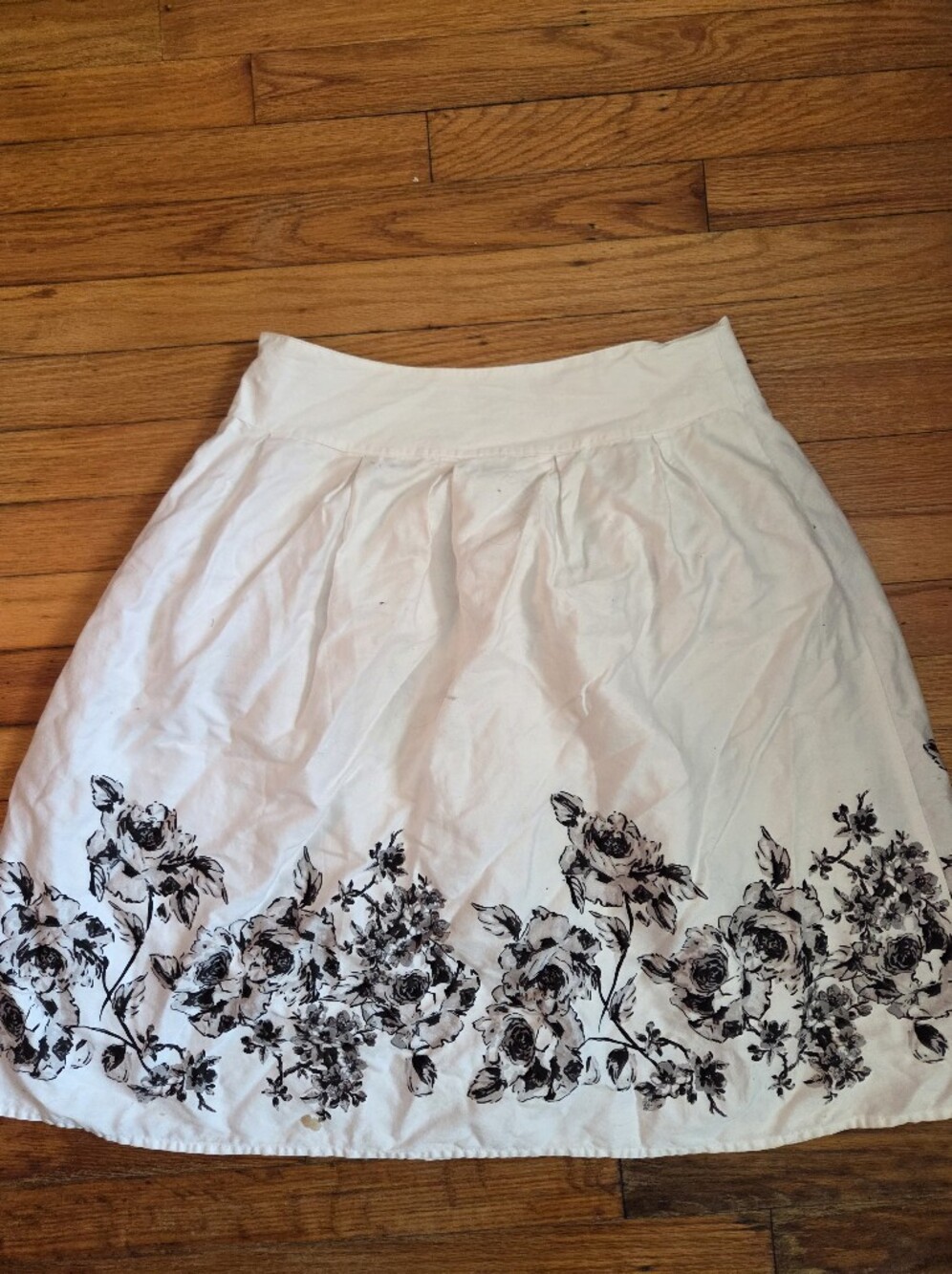 croft & barrow White Skirt with Black Floral Print